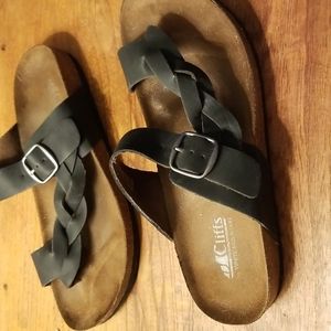 Cliffs by White Mountain black sandals
